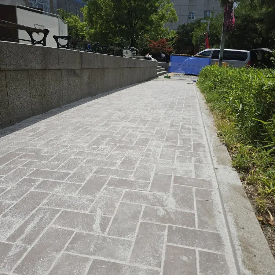 서울시립미술관 인근 보도블럭이 침하되어 내려앉은 시공 전 현장